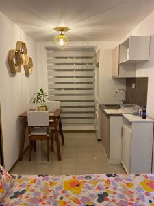 Estudio elegante y cálido