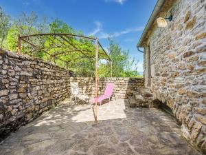 Maisons de vacances Classy Holiday Home in Les Vans with Pool : photos des chambres