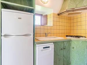 Maisons de vacances Classy Holiday Home in Les Vans with Pool : photos des chambres