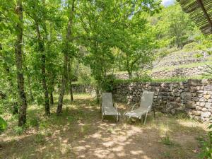 Maisons de vacances Natural stone house in stunning location with small beach at 300 metres : photos des chambres