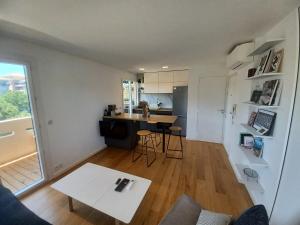 Superbe appartement à 100m de la mer, et à coté de la base nature