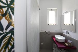 Habitación con cama grande