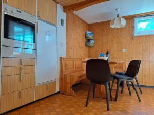 Chalet Engi Apt 1 for up to 8 People
