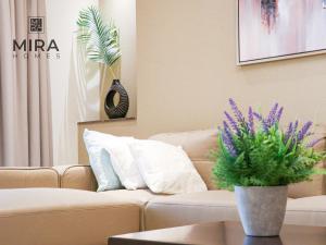 Mira Holiday Homes - Luxury 1 bedroom with Burj Khalifa View