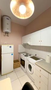 Vanilla - HappyHostGr - Downtown Apartment