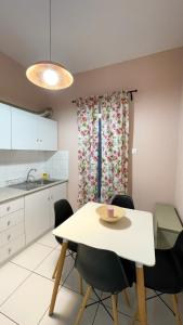 Vanilla - HappyHostGr - Downtown Apartment