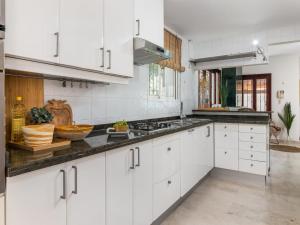 VILLA DE LA QUILLA- Private swimming pool next to the beach