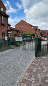 1 Bed Old Town City Studio near Theatre Suit Work or Leisure