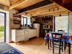 Maisons de vacances Maison Crozon, 3 pieces, 4 personnes - FR-1-370-59 : photos des chambres