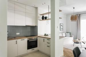 Dazzling 1BR Apartment in Koukaki by UPSTREET