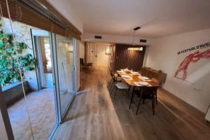 Aux MARCHES DU PALAIS - AC CLIM - SPACIEUX - TERRASSE - WIFI