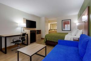 Standard King Room with Sofa Bed - Non-Smoking room in Quality Inn Walterboro