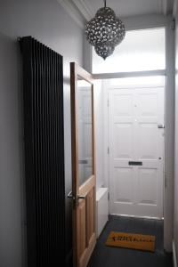 Gorgeous 3 Bedroom Victorian Townhouse