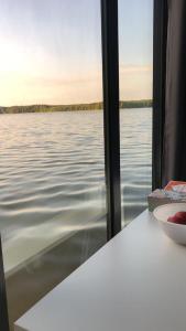 Houseboat- dom na wodzie z sauną i możliwością pływania