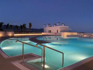 High end large ground floor with luxury private pool and sea views
