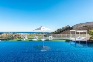 High end large ground floor with luxury private pool and sea views