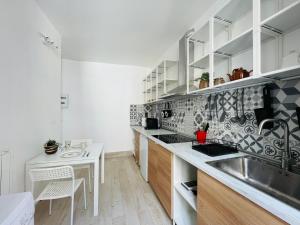 Appartements DnN - Modern chic 1BR # minutes to center Thiers # Wifi, free Netflix and Parking : photos des chambres