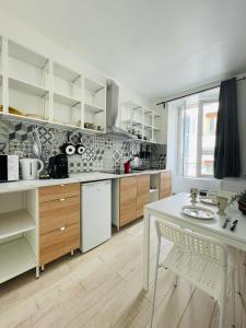 Appartements DnN - Modern chic 1BR # minutes to center Thiers # Wifi, free Netflix and Parking : photos des chambres