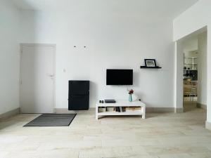 Appartements DnN - Modern chic 1BR # minutes to center Thiers # Wifi, free Netflix and Parking : photos des chambres