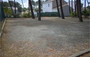 Maisons de vacances Nice Home In La Faute-sur-mer With Wifi : photos des chambres