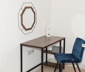 FANTASTIC 2 Dbl Bedroom Apt. FREE off-road parking