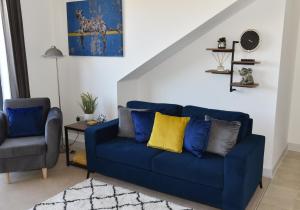 FANTASTIC 2 Dbl Bedroom Apt. FREE off-road parking