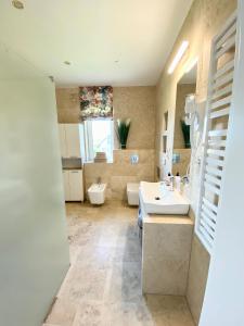 SŁONECZNY DOM NA WZGÓRZU