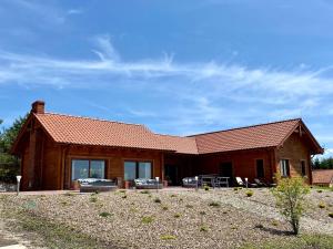 SŁONECZNY DOM NA WZGÓRZU