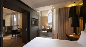 Hotels InterContinental Marseille - Hotel Dieu, an IHG Hotel : Suite Junior Lit King-Size avec Balcon - Vue sur Port