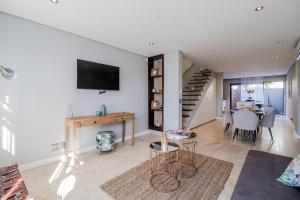 Loader Street Studios 5 by CTHA