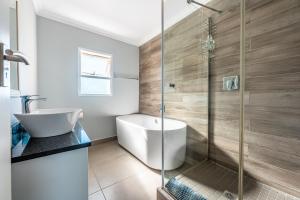 S3nsational Paros-Luxury steps away from the beach