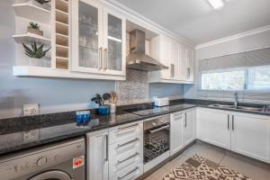 S3nsational Paros-Luxury steps away from the beach