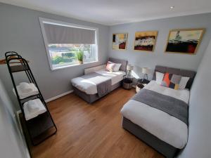28 ExcellentStays - Heathrow - 5 Bedroom House