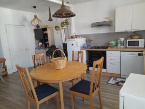 Maisons de vacances Le gite de Fifi . Au coeur de la cite medieval. : photos des chambres