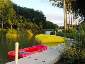 Campings Mobil home grand confort MH 452 proche Zoo de Beauval : photos des chambres