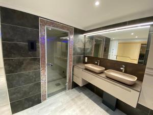 Villas Little Boheme, luxe, piscine, SPA, tout a pied, Port Grimaud : photos des chambres
