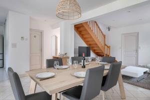 Maison pour 8 - Piscine - 950m de la mer