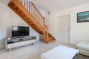 Maison pour 8 - Piscine - 950m de la mer