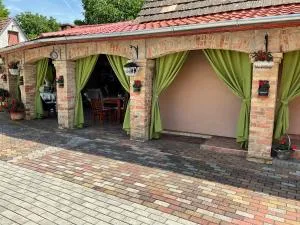 亚尔米拉旅馆公寓 - 鲍洛通拜雷尼