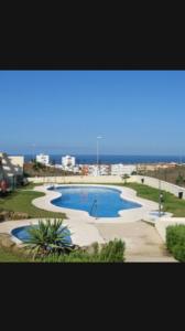 Apartamento Tarifamar con piscina y aparcamiento