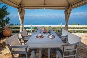 Secluded, sunset, beaches, walk to village-Melina