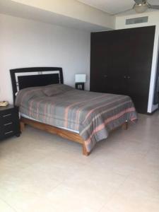 Beautiful 3 bedroom, fully furnished, on the beach
