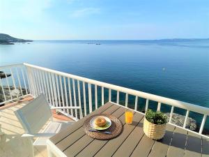 Exclusive Frontline Promocanyell Roses - Immo Barneda