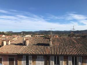 Appartements Studio centre ville LES ARCS avec vue sur massif des maures : photos des chambres