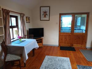 Sea View 1-Bed Cottage Sleeps 2 w Private Garden