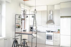 The Sunset - Top Floor Studio apartment