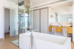Ensuite Penthouse Panoramic Sea View with Jacuzzi
