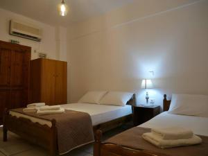 Chrysoula’s Convenient Triple Room with Yard