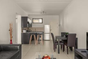 V&S Apartments - Immaculate Luxury Apartment in Fourways, Johannesburg