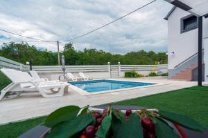 Luxury with gallery, heated pool only for you-KLIS CRO